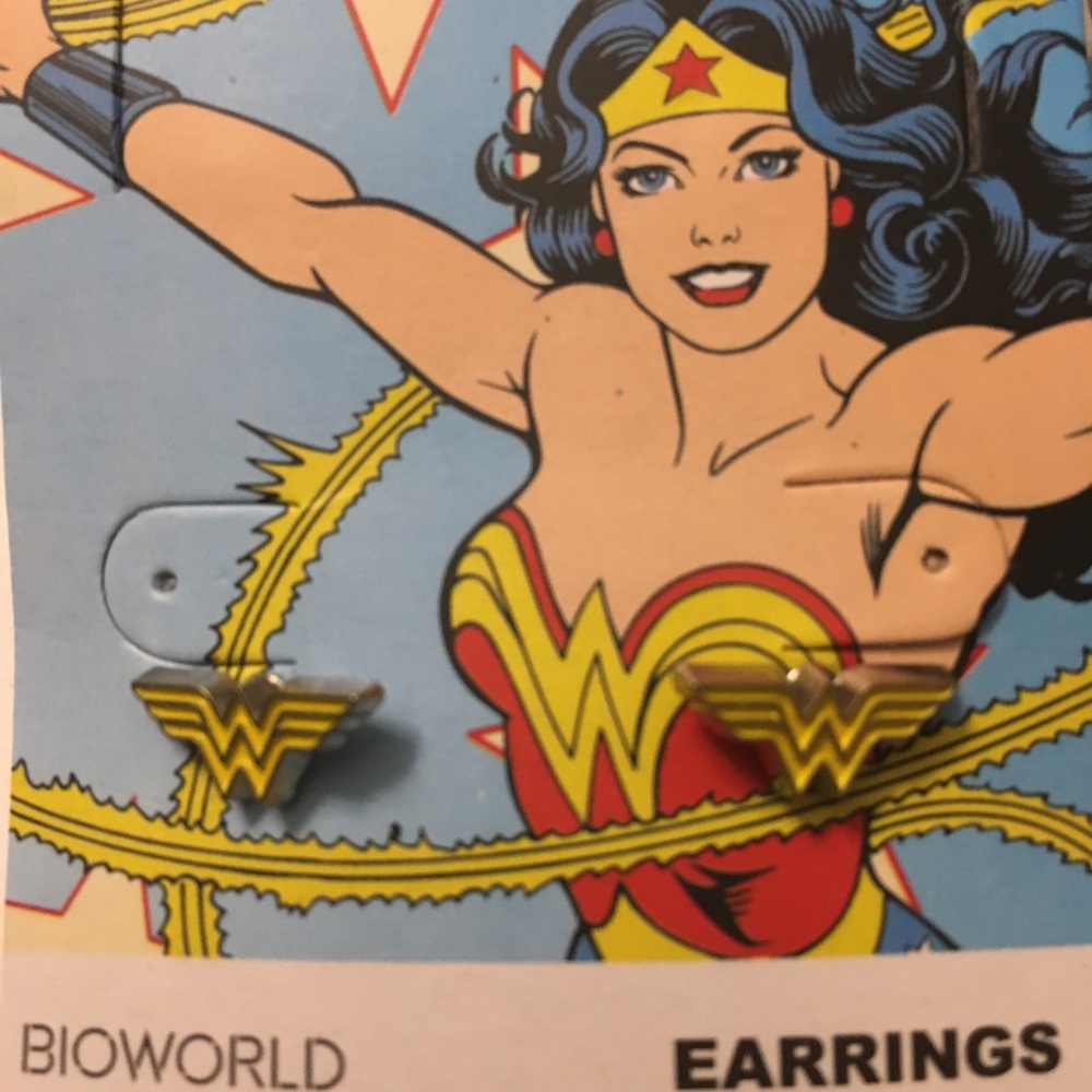 NEW DC Wonder Woman Stud Earrings